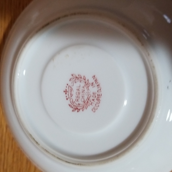 Vintage  teacup and saucer - Picture 2 of 6